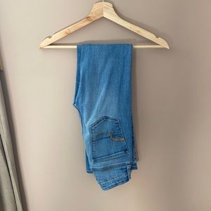 American Eagle Super High-rise skinny jeans size 00 short